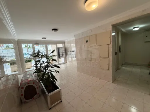 Apartamento T4 em Carnide
