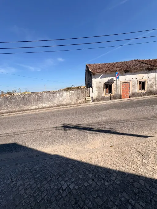 Moradia para Reabilitação com Projeto Aprovado – Campo