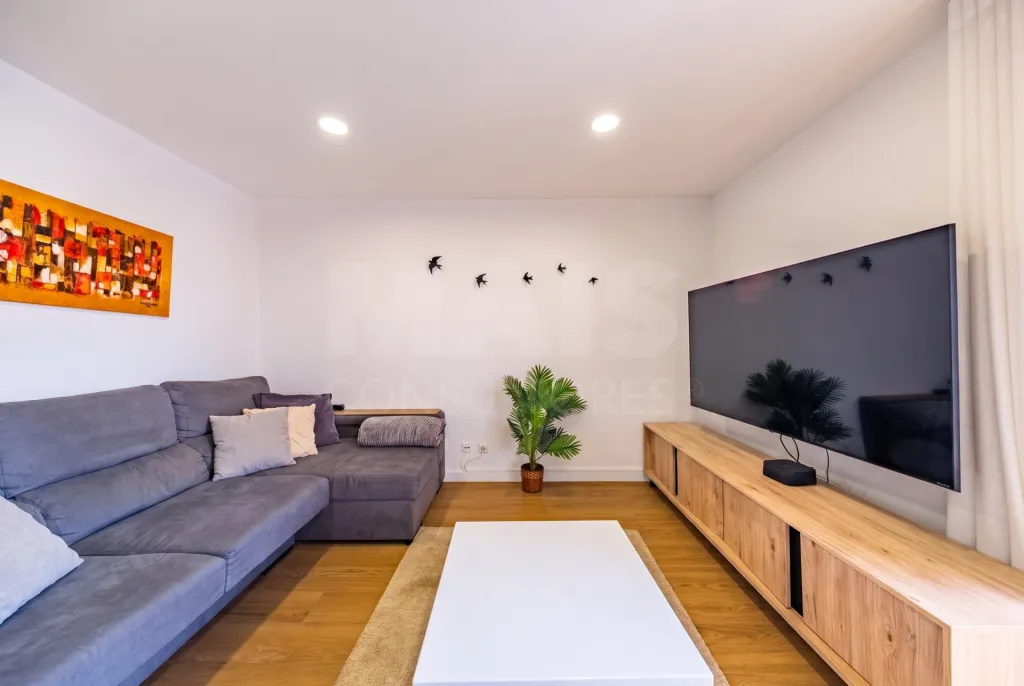 Apartamento T3 Renovado com Garagem Box – Cidade Nova, Caldas da Rainha