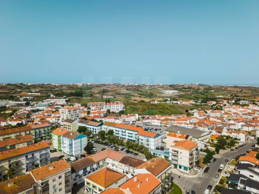 Spacious 3-Bedroom Apartment in Downtown Lourinhã with a Balcony and Terraces