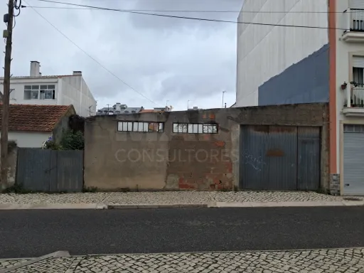 House to restore in the city of Caldas da Rainha