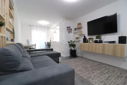 Apartamento T3 Totalmente Remodelado 3º andar em Samora Correia