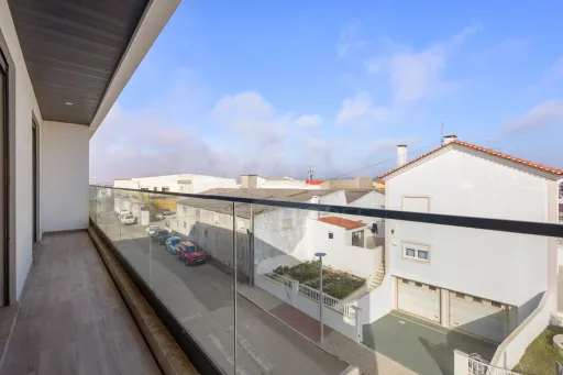 Apartamento T3 semi-novo vista mar com garagem