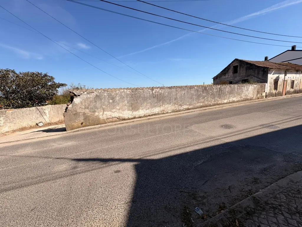 Moradia para Reabilitação com Projeto Aprovado – Campo