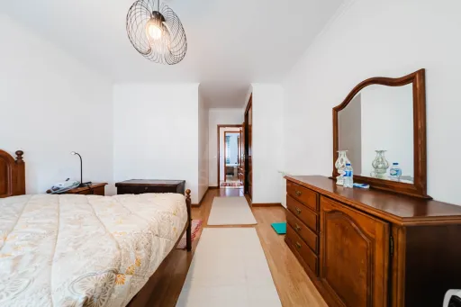 Apartamento T2, com elevador e estacionamento - Caldas da Rainha