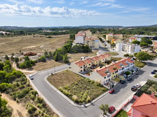 Lote urbano de 440 m² em Caldas da Rainha | Dê espaço ao seu próximo projeto