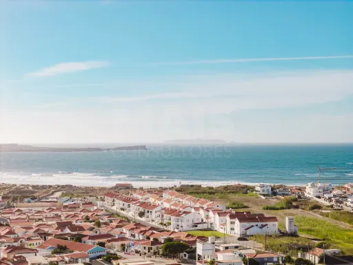 Apartamento T2 Novo com Garagem Privativa e Varanda Ampla em Ferrel junto ao Baleal Fracção G