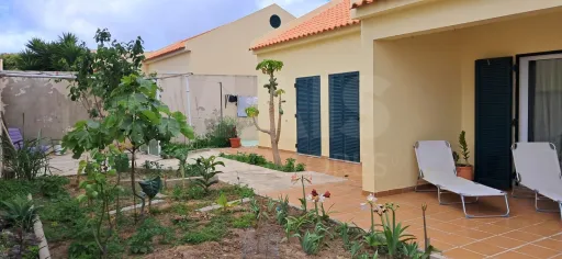 Moradia V2+1 isolada em Sítio das Lombas