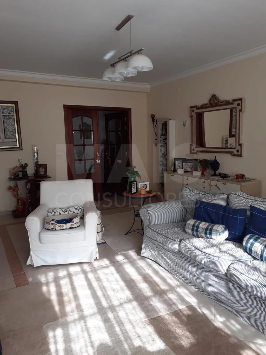 Moradia T3 com quintal e cave em Peniche
