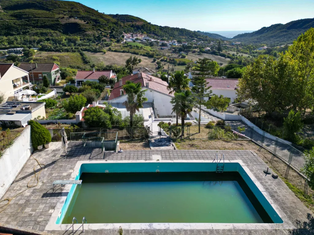 Moradia T6 com piscina em Calhandriz
