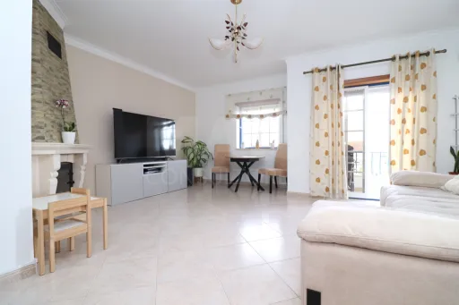 Apartamento T3 3º Andar com Arrecadação e Parqueamento em Samora Correia
