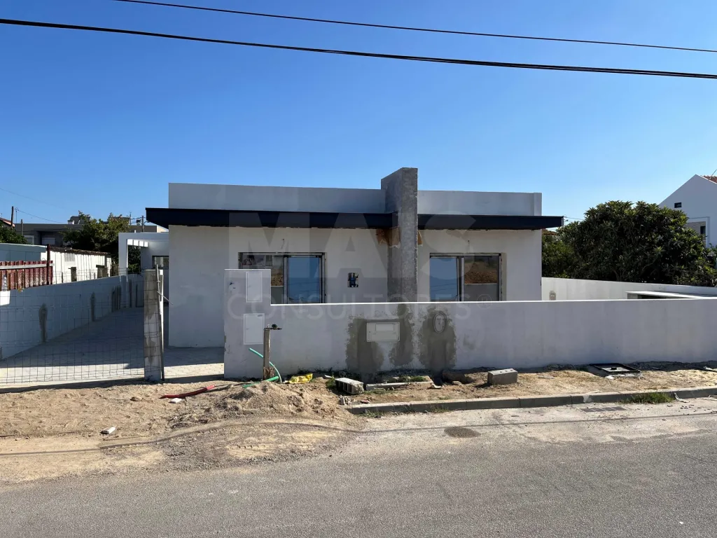 Exclusiva Moradia Térrea T3+1 com Piscina | Arquitetura Contemporânea | Excelentes Áreas