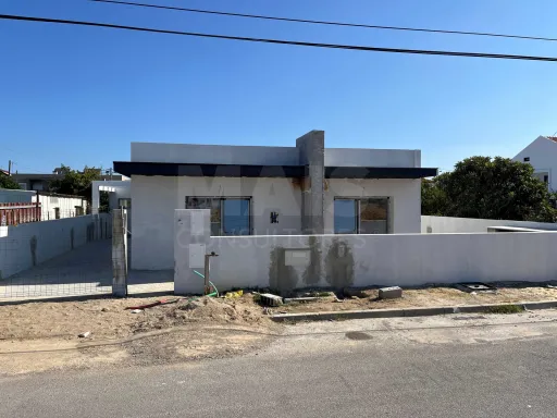 Exclusiva Moradia Térrea T3+1 com Piscina | Arquitetura Contemporânea | Excelentes Áreas