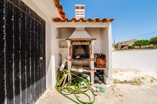 2-Bedroom Apartment with Private Backyards and Garage, 900 m from São Bernardino Beach