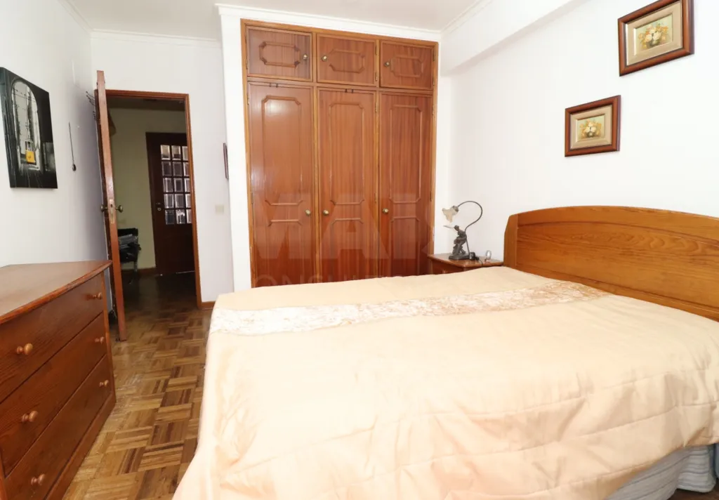 2 bedroom apartments 100 meters from Tapada das Mercês train station