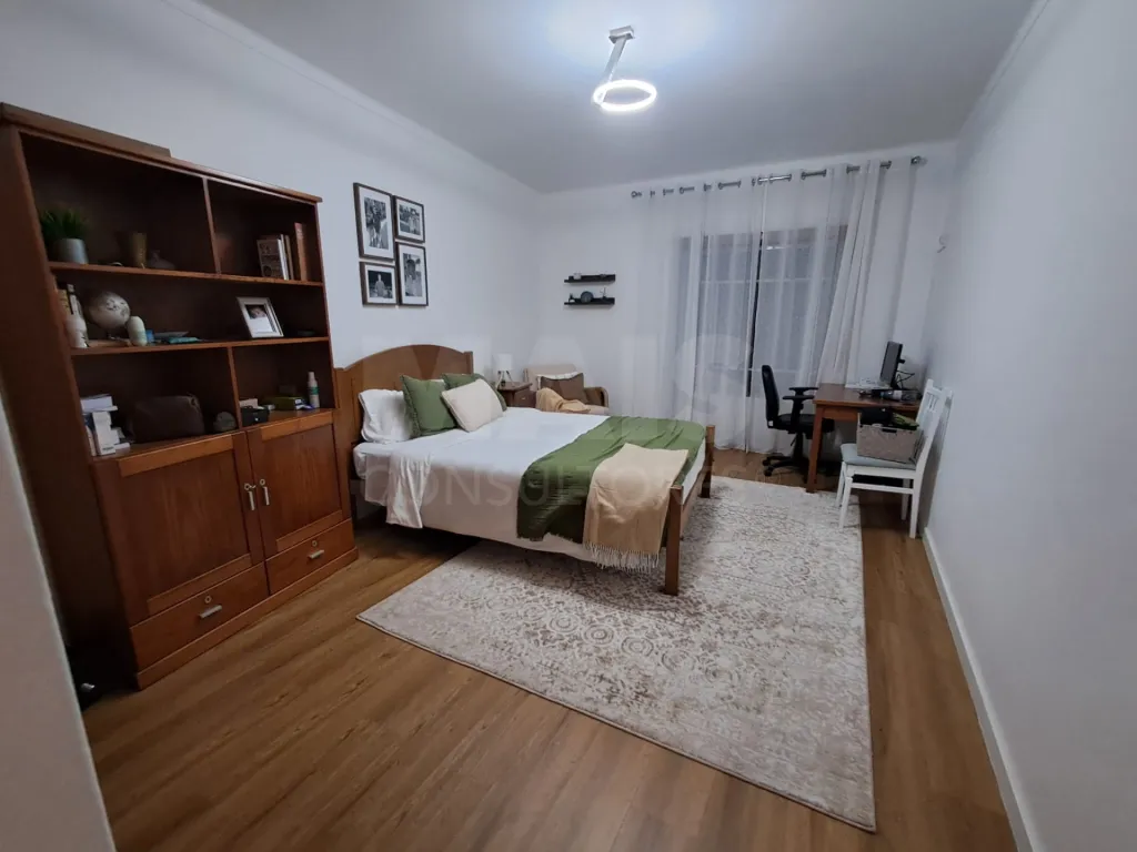 Partially Renovated 2-Bedroom Apartment in Turquel with Garage and Elevator