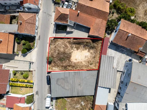 Terreno Urbano com Projeto Aprovado | Furo de Água e Opção Chave na Mão