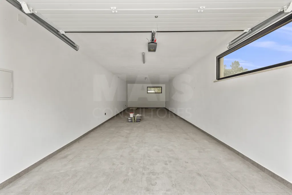 Moradia T3+1 NOVA com piscina em terreno de 2098m2