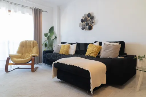 T3 no Carregado com excelentes areas com varanda e parqueamento
