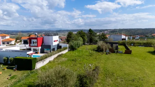 Terreno com 3200m2 e projeto aprovado para moradia térrea