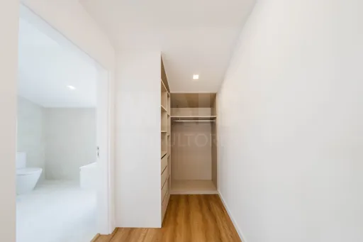 Moradia totalmente remodelada no coração de Peniche!