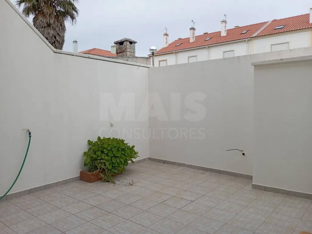 Moradia T2 + 1 Mobilada com Garagem e Quintal - Casais do Baleal