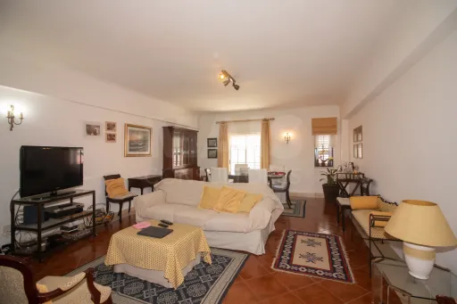 Apartamento T4 no Carregado