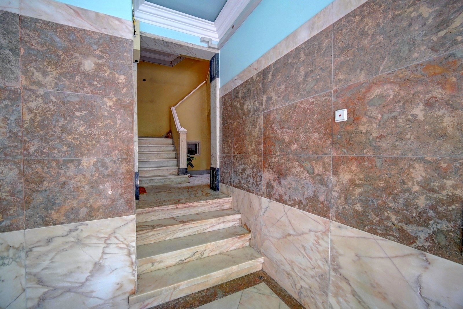 T4 em Queluz, TOTALMENTE Remodelado, com duas suítes