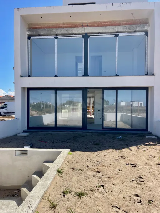 Modern 3 bedroom villa with pool in Ferrel
