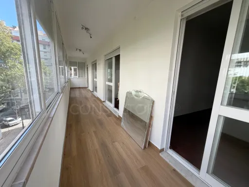 Apartamento T4 em Carnide