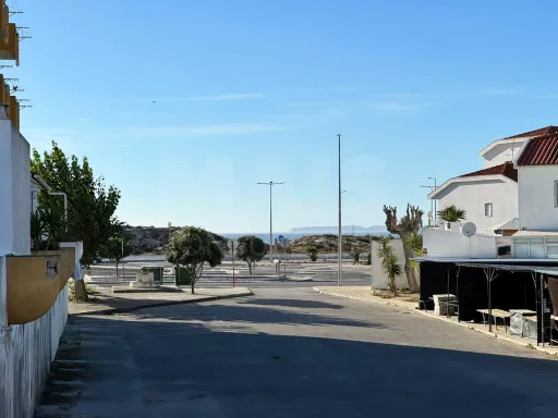 Restaurant 50m from the beach with terrace!