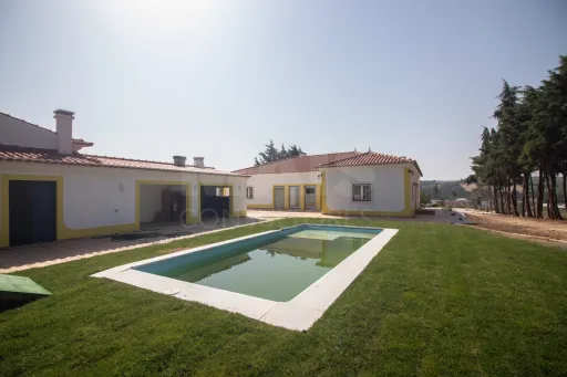 🏡 Quinta com Moradia T3 +1 em Aldeia Gavinha com Piscina