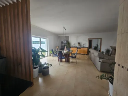 Excelente moradia T4 (4 suites) a 50 minutos de Lisboa