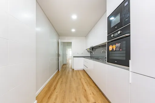 Fully refurbished 3-bedroom apartment | parking space, in Quinta da Piedade - Póvoa de Santa Iria