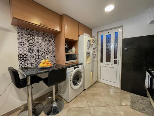 3-bedr. house in Manique with 1-bedr. annex for profit