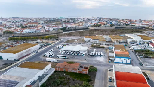 Terreno Urbano 800 m² com Infraestruturas — Zona Industrial de Peniche