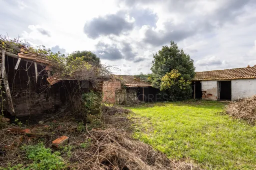 Moradia Térrea para Reabilitar com Terreno, Vista Mar e Vista Sítio da Nazaré – Bárrio, Alcobaça