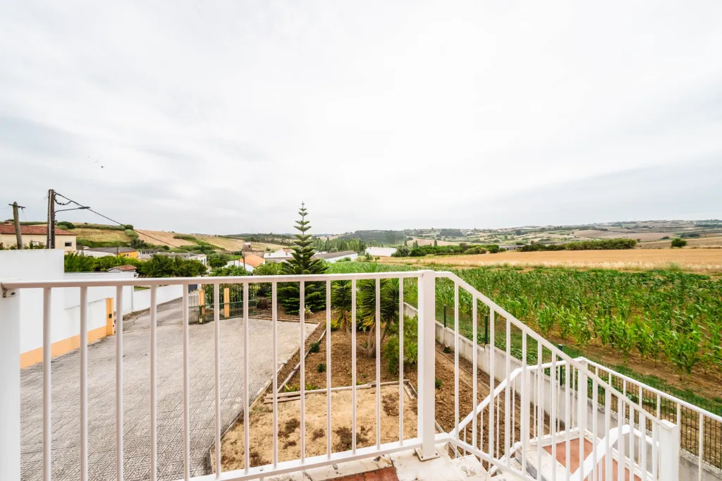 Moradia T5 com 2 Anexos em Terreno com mais de 1.400 m²
