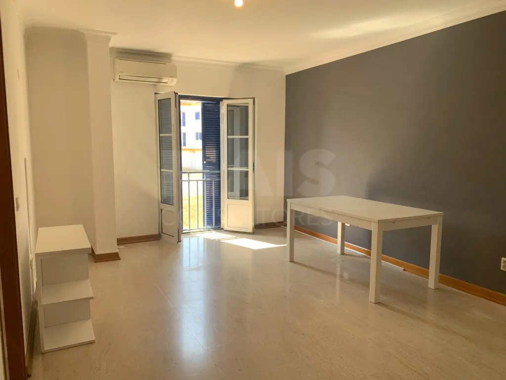 2-bedr. apartment converted to 3-bedr. in Vale de Santarém