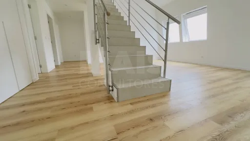 Apartamento T4 Totalmente Remodelado | Centro da Lourinhã | Espaço, Elegância e Conforto