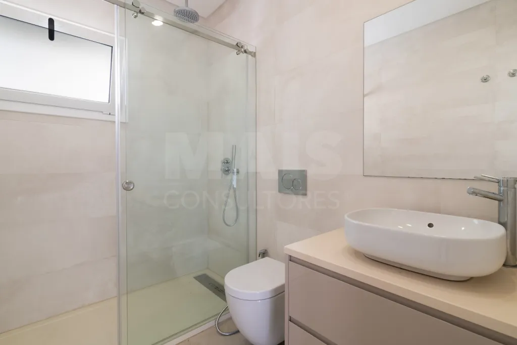 Moradia Geminada T4 + 1 com Piscina Famões