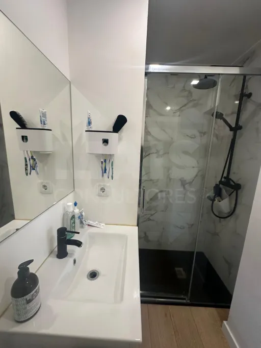 Apartamento T3 totalmente remodelado na Póvoa de Santa Iria com vista rio