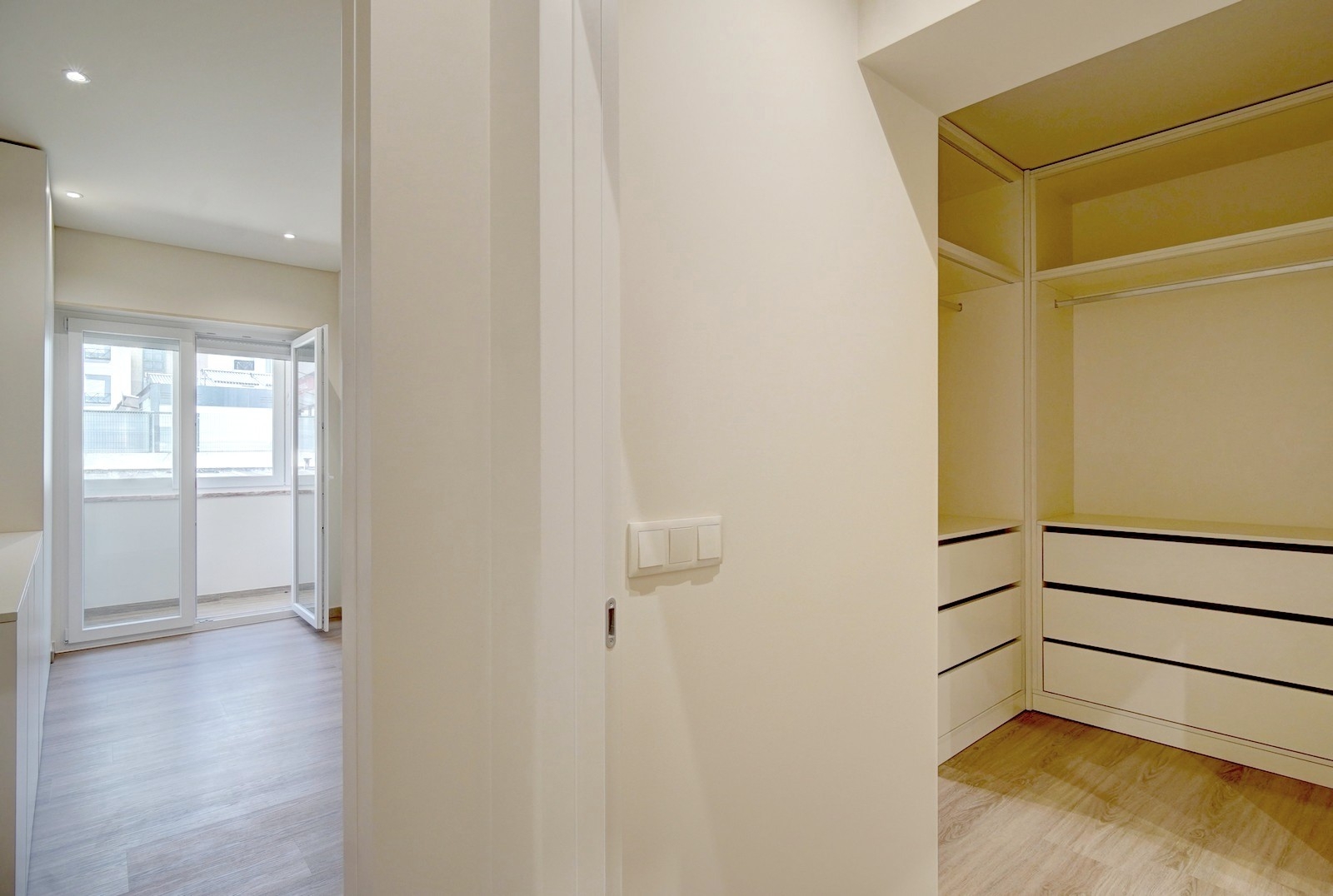 T4 em Queluz, TOTALMENTE Remodelado, com duas suítes