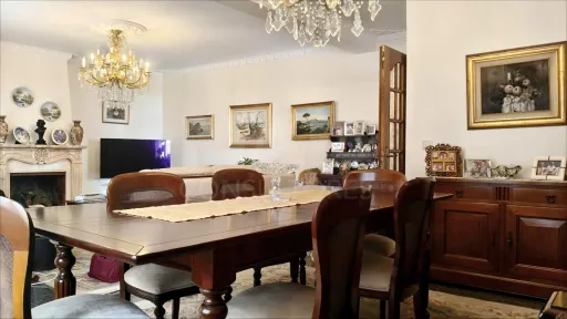Moradia T5 de Prestígio com Vista Mar, Terreno de 2.075 m² e Detalhes Artísticos Exclusivos