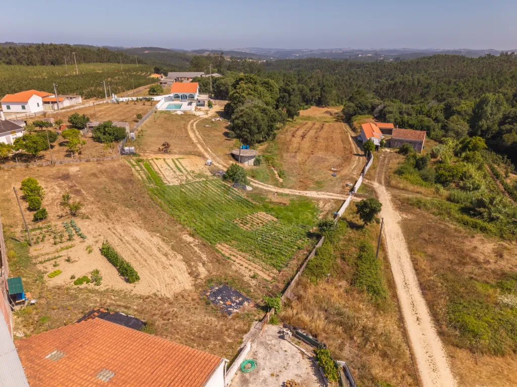 Quinta com mais de 23.000 m², piscina de água salgada e potencial de construção