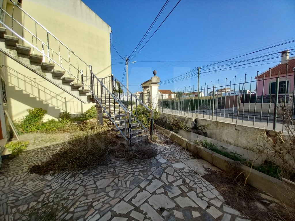 Moradia Bi Familiar com entradas independentes