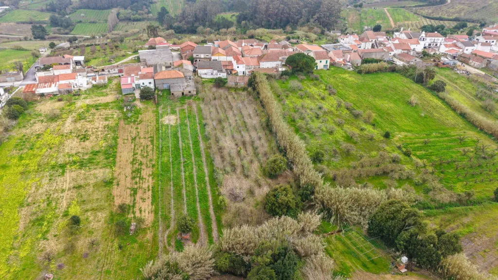 Terreno no centro da Usseira