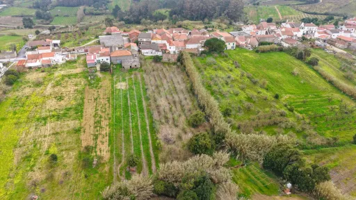 Terreno no centro da Usseira