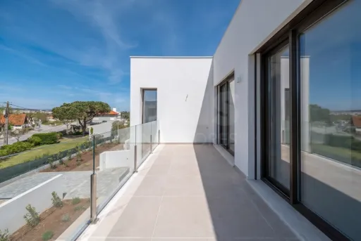 Moradia T3 (3 Suítes) com piscina - Salir do Porto