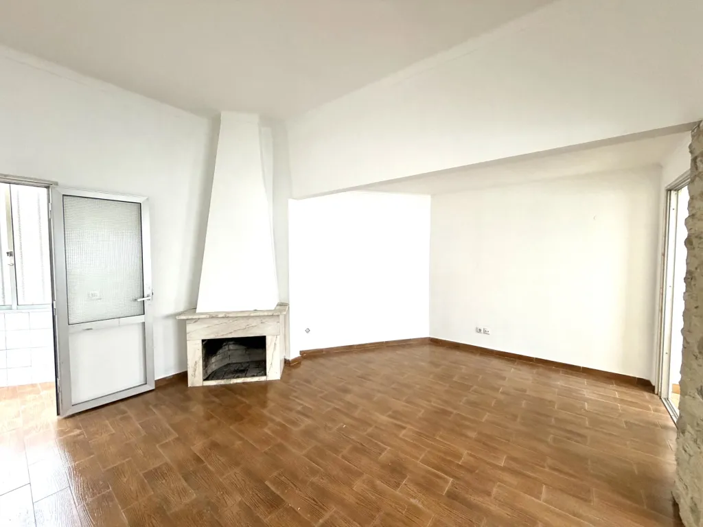 Apartamento T1+2 com terraço no centro de Samora Correia